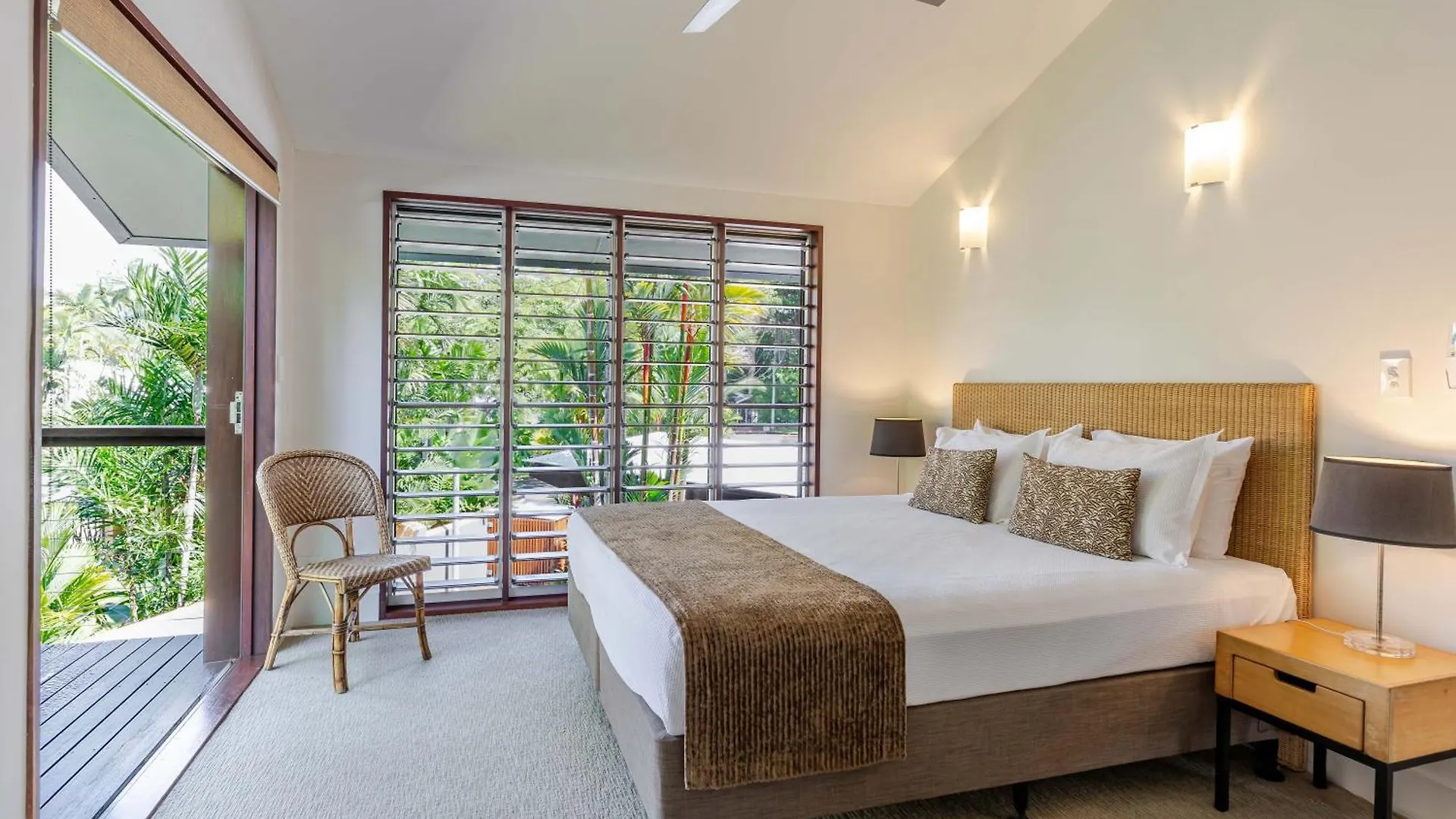 Leilani Melia - Stylish 3 Bedroom Villa On Four Mile Beach Port Douglas