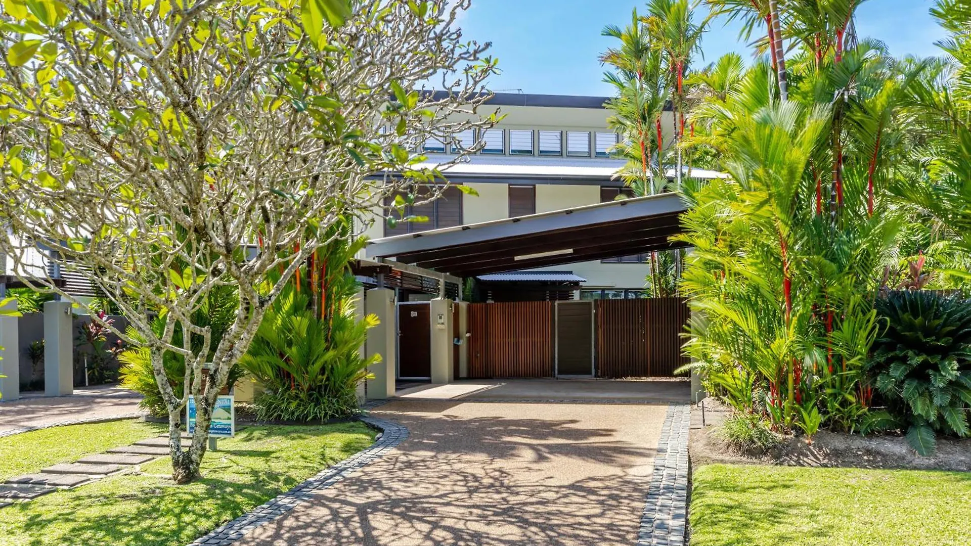 Leilani Melia - Stylish 3 Bedroom Villa On Four Mile Beach Port Douglas