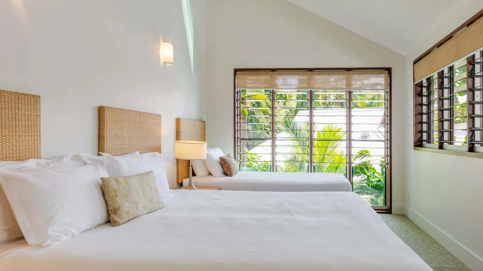 Leilani Melia - Stylish 3 Bedroom Villa On Four Mile Beach Port Douglas