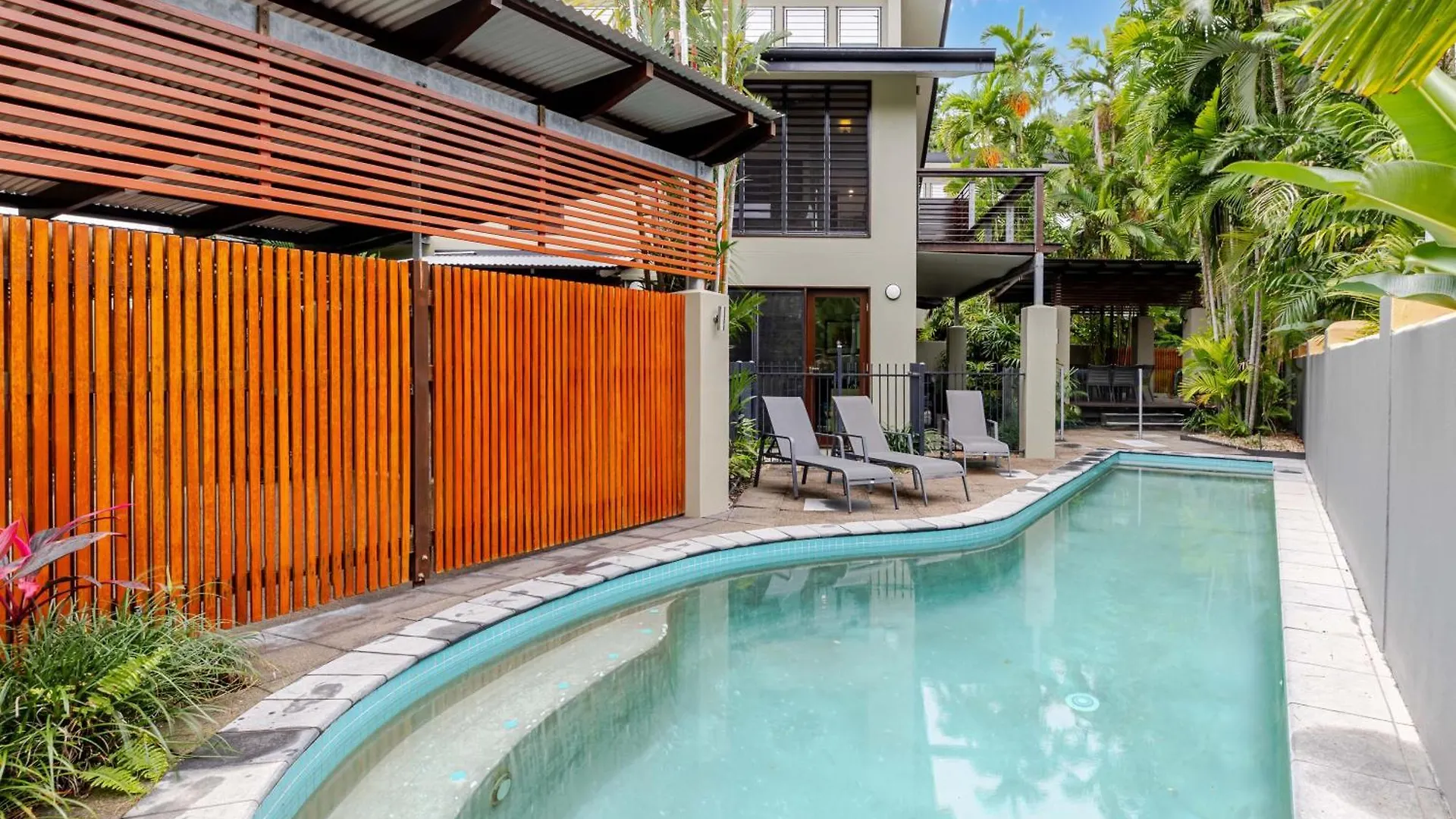 Leilani Melia - Stylish 3 Bedroom Villa On Four Mile Beach Port Douglas 0*,